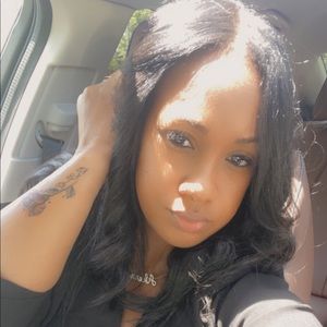 Meet your Posher, Akera